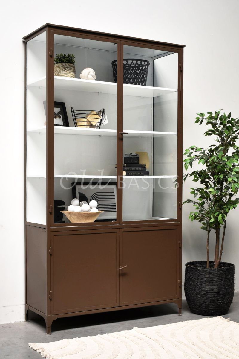 Detail van Apothekerskast Ilya Grand Walnootbruin, bruin, cognac, materiaal staal